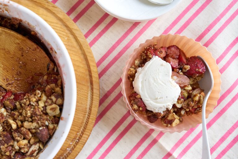 Strawberry Rhubarb Crisp 11 309.main 3