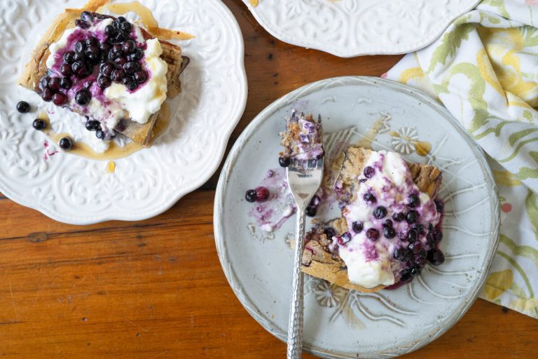 Baked Pancakes with Almond Butter and Berries 6 403.main 3
